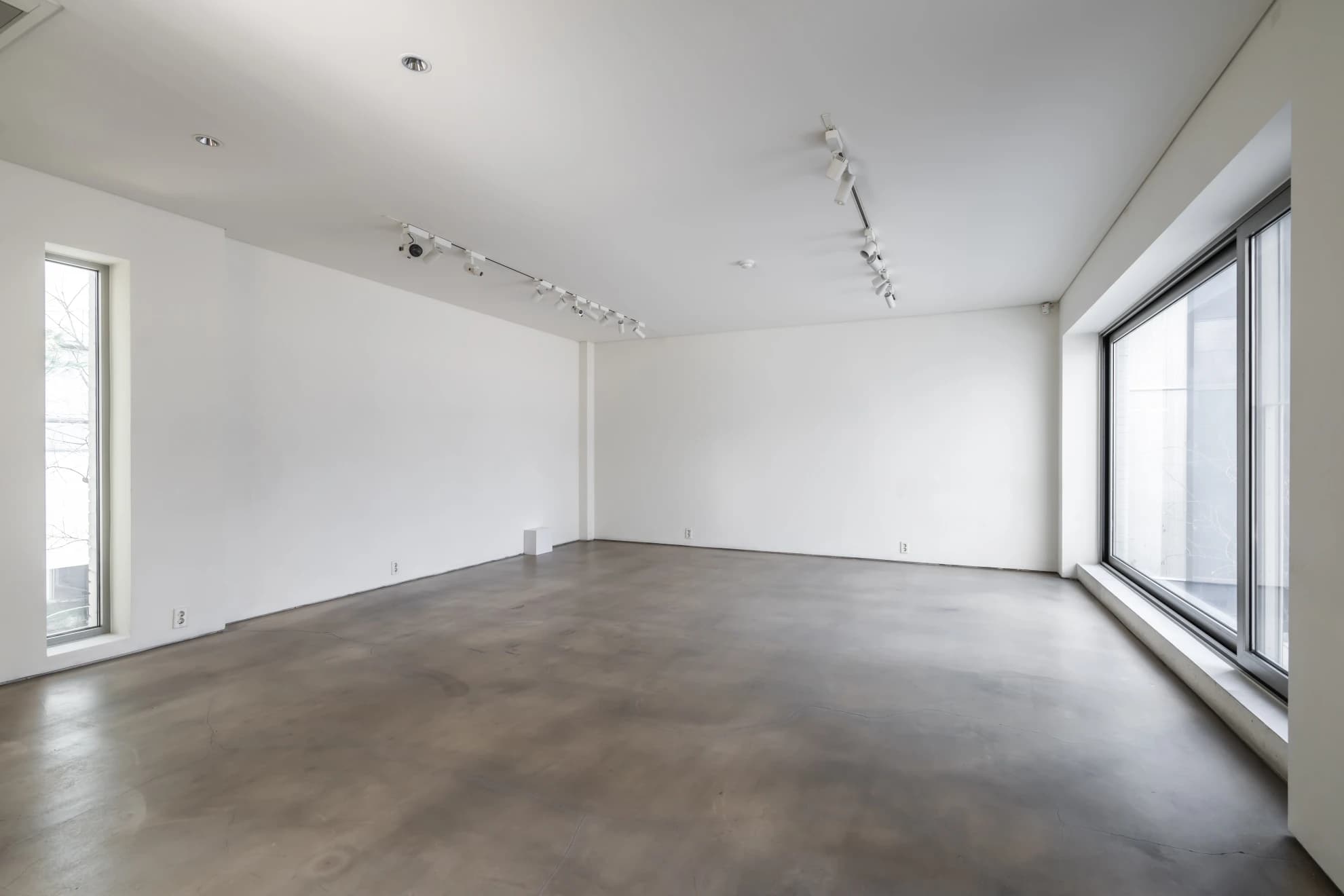 2층 라운지/전시 공간 1