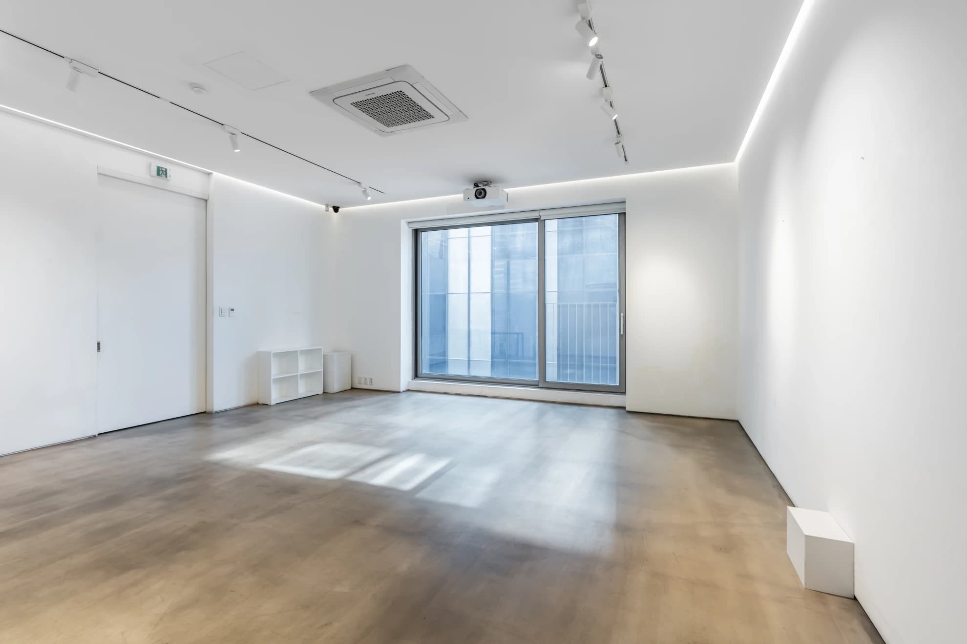 2층 강의실/전시 공간 1